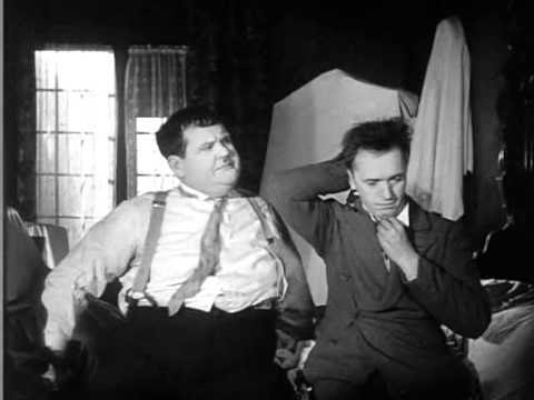 O Gordo e o Magro - Noite de Paz,  A Herança Mal Assombrada (1930)