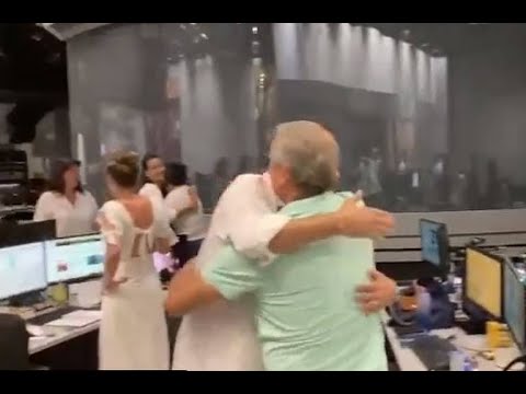 Jornalistas da Globo celebram vitória de Lula nos bastidores e emissora lamenta atitude