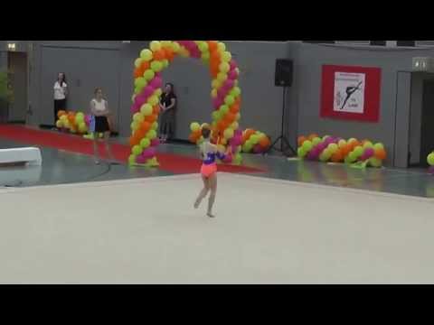 Emeli Erbes mit den Keulen SLK 12