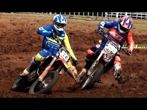 Disputa intensa no Motocross - Corrida da Intermediaria em Bituruna PR