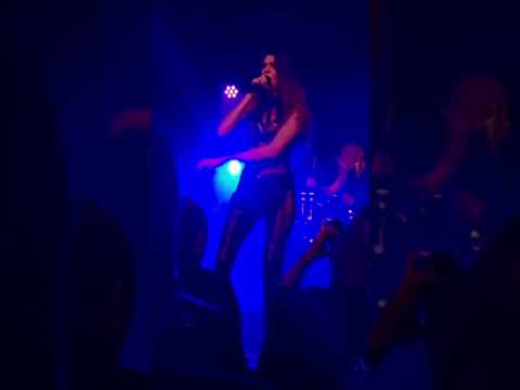 Thumbnail for 🔥 This headbanging girl 🤘🏻#shorts #headbanger #femalefronted #isabellecroft #youtubeshorts by Headbanging
