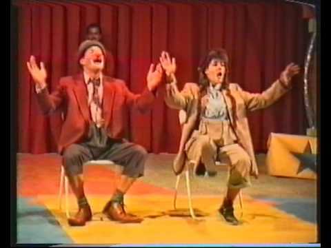 download lagu mp3 mp4 Cirkus Adriano, download lagu Cirkus Adriano gratis, unduh video klip Cirkus Adriano