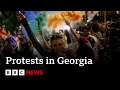 Georgia: Thousands protest against new bill | BBC News