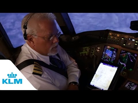 Fly through the mountains | Cockpit Tales | KLM