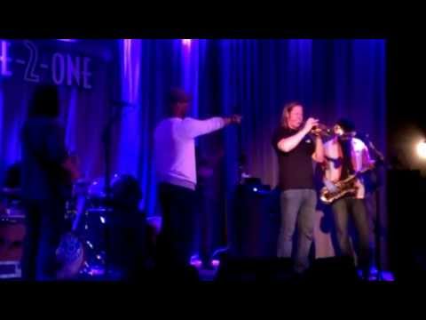 Curtis Lee w/ Dahebegebees