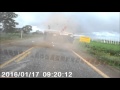 Acidente De Carro Joga Vítima Para O Alto