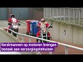 Kerstmannen verrassen ouderen