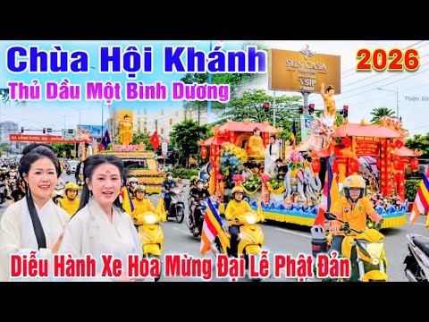 Tiên Nữ Giáng Trần Rước Kiệu Phật Đản Sinh Tại Bình Dương 2026 - Phật Tử Vây Quanh Đón Lộc
