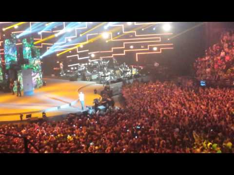 Videoclip de Beau malheur (Live) — Les Enfoirés