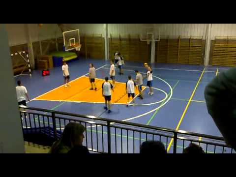 Pequeña parte del Calentamiento Eurocolegio Casvi 1º partido Playoffs