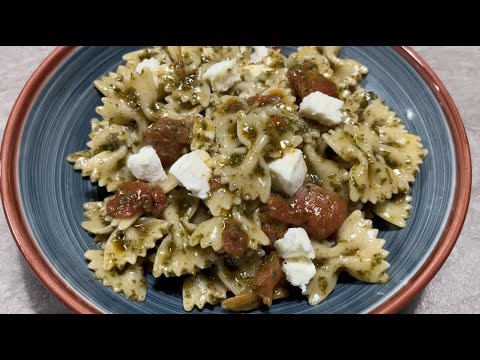 PASTA con PESTO DI BASILICO POMODORO e MOZZARELLA! semplice e veloce!