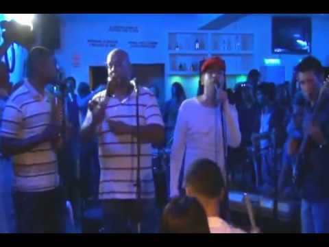 Sonando el tambor - Orquesta Clandeskina