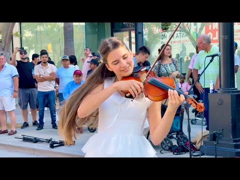 She Played “Africa” by Toto – and People Were AMAZED