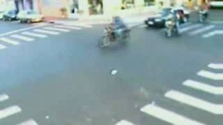 preview picture of video 'kecelakaan di traffic light @ selamatberkendara.com'