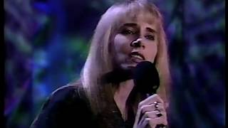 Lisa Keith - Love is Alive and Well - Friday Night Videos