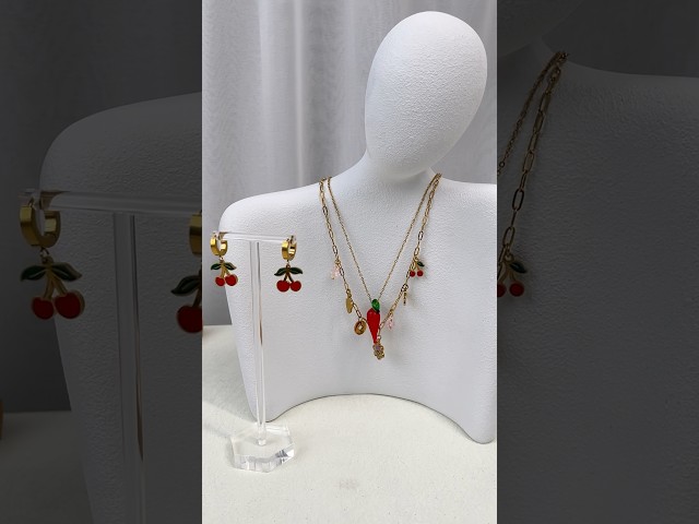 Vídeo relacionado con XFSRG Collar de Manzana Mordida para Mujer Colgante de Fruta Unisex con Diseño Único Joyería Moderna para Todas las Ocasiones