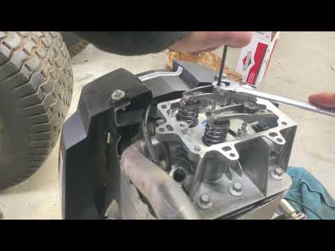 How to Check and set / Adjust the Valve Clearances on John Deere Lawn Tractor. 100 series.(LA, D, E)