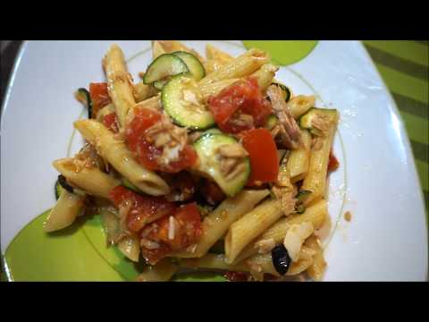 PASTA FREDDA CON ZUCCHINE CRUDE TONNO E POMODORIN!