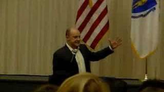 Роб Кордри выступает в Бостонском Университете