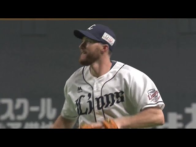 【6回裏】横っ飛びで追いついた!! ライオンズのジャンセン・ウィティ チームを盛り立てる好プレー!! 2022年7月18日 北海道日本ハムファイターズ 対 埼玉西武ライオンズ