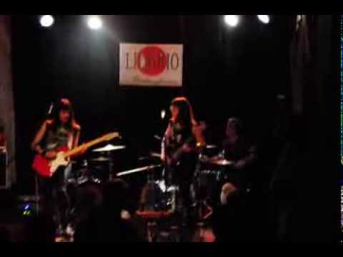 "Gol de mujer" en vivo con Jorge Araujo en batería - Libario Bar -  Bs. As. - 12 7 13