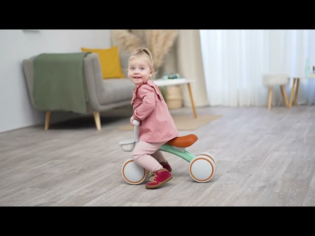 Vídeo relacionado con Umatoll Bicicleta sin Pedales para niños a Partir de 1 Año de Equilibrio, Juguetes Bebés de 12 a 24 Meses, Bici Bebe con Canasta, Pimera Bicicleta para Niños y Niñas como Regalo Cumpleaños (Verde)