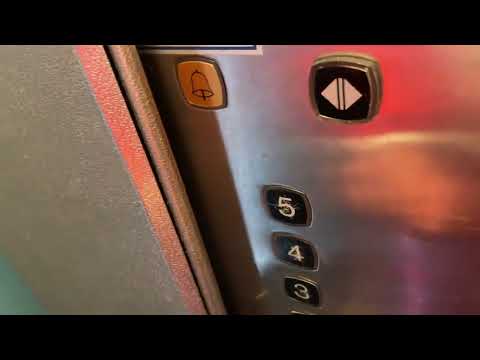 TINY! 1990 unknown elevator (mod by Kone) @ Schweigaards gate 48A, Oslo, Norway.