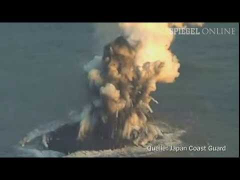 Insel-Geburt vor Japans Küste: Vulkan spuckt Eiland aus | DER SPIEGEL