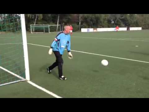 Keeper houd bal goed tegen