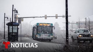 Una poderosa tormenta invernal afecta a Colorado y Wyoming | Noticias Telemundo