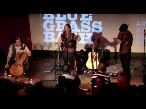 Sarah Jarosz - Fuel the Fire (w. Nathaniel Smith & Alex Hargreaves)