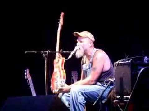 Seasick Steve & his 3 string guitar @ Latitude 2007