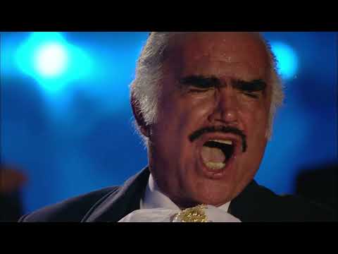 cantando "Acá Entre Nos" sin micrófono