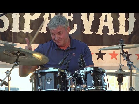 RISKIGRUPP - No Quarter