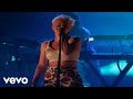 Robyn - Dancing On My Own (Live From The Trocadero)