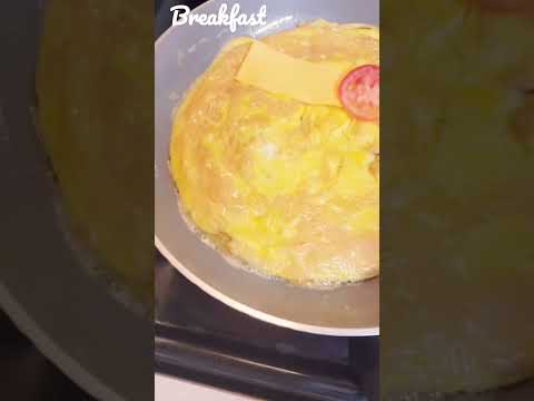 Easiest way of preparing breakfast #egg #chapati #spinach