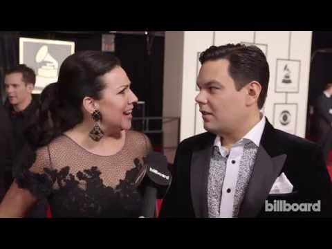 Robert & Kristen Anderson-Lopez: The 2015 GRAMMYs Red Carpet