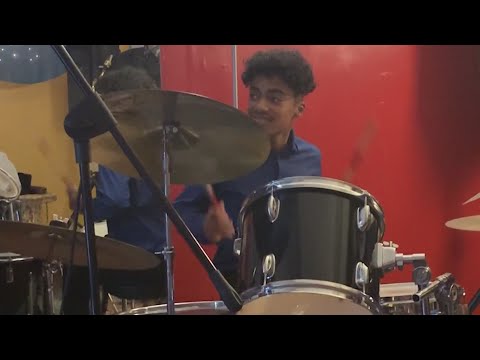 Playing the blues no sad feat for Chicago teen drummer