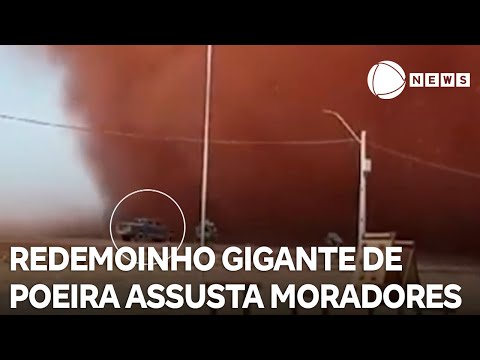 Redemoinho gigante de poeira "engole" caminhonete em Perolândia