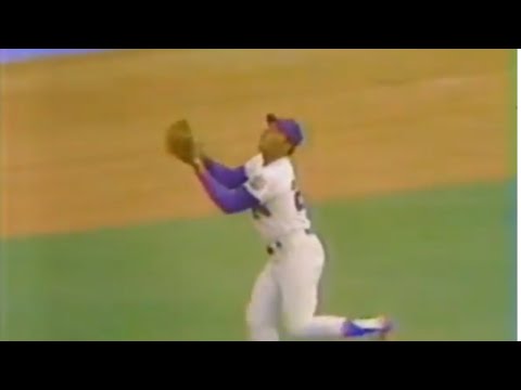 The Time a 50 Year Old Willie Mays Made a Diving Catch in an Old Timers Game