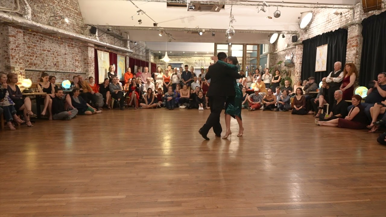 Carlos Espinoza & Agustina Piaggo "Desencuentro"