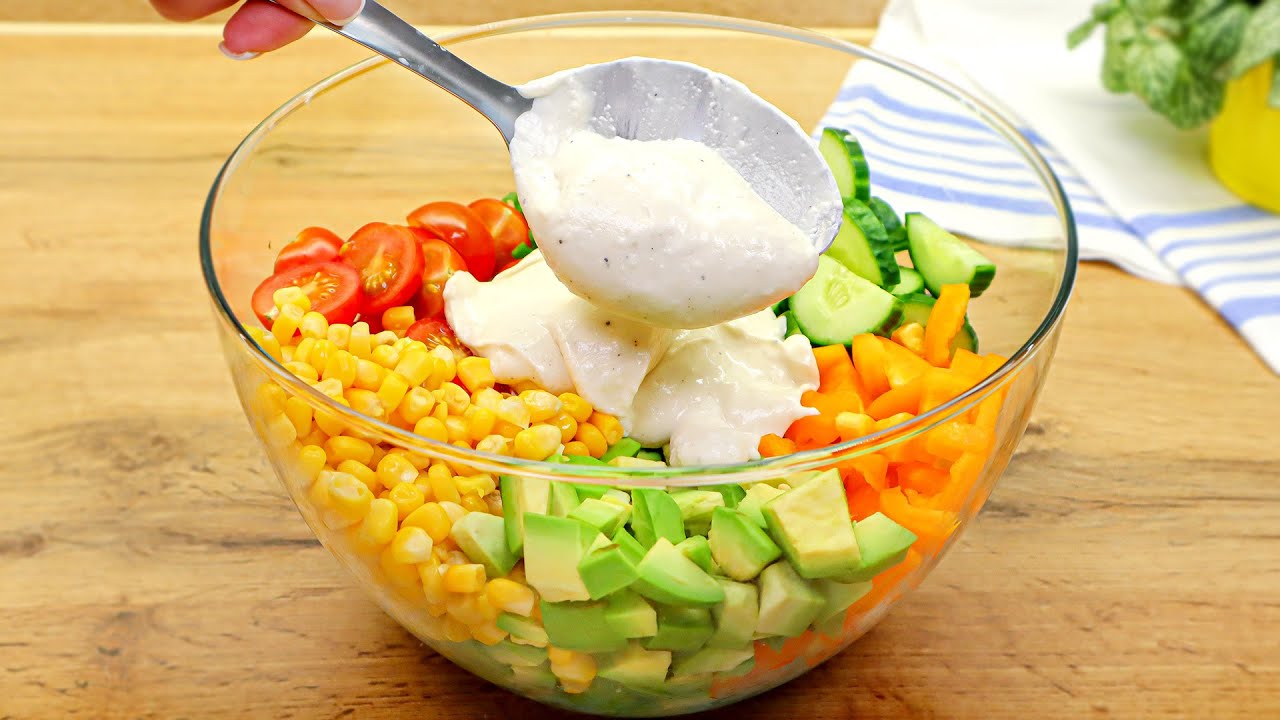 Avocado Tomaten Salat und Avocado-Sandwiches by Frische Rezepte — recipe photo