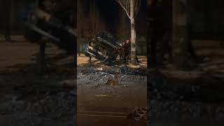 В Николаеве пьяный водитель на «Рено» снес ограждение и перевернулся (видео)