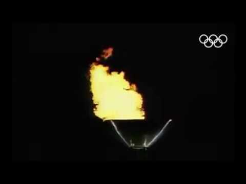 Antonio Rebollo give the olympic flame のサムネイル