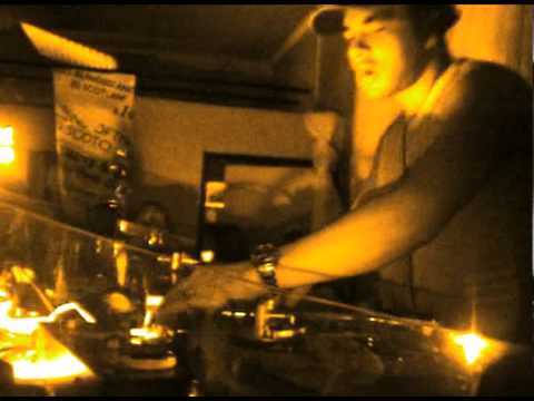 Hip Hop - Element of DJing - Ready D in the mix.mpg