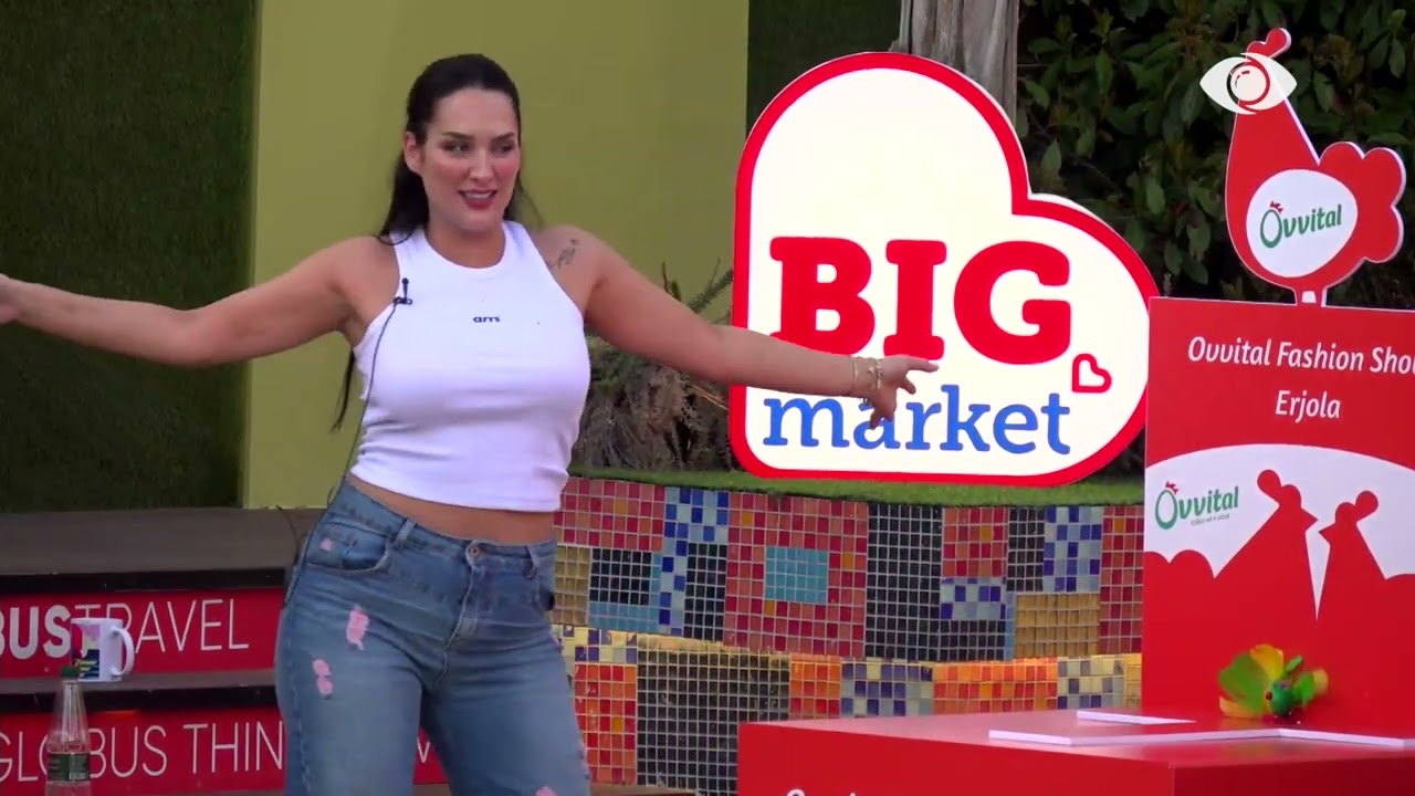 Sfilata e vezëve/ Banorët prezantojnë krijimet e tyre të veçanta