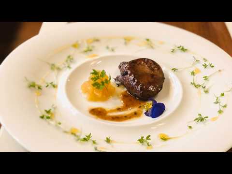 Flambovaná husí játra na medu a hruškách - zážitková restaurace Le Marché Karlovy Vary