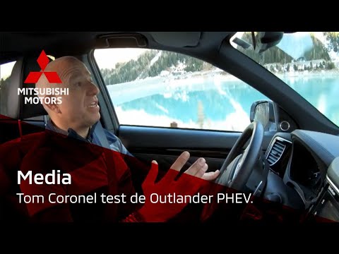 Tom Coronel van RTL Autowereld test de Mitsubishi Outlander PHEV in de sneeuw en in de bergen