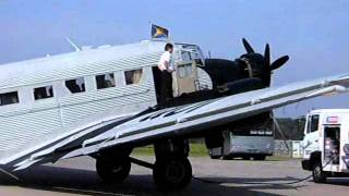 preview picture of video 'Junkers Ju 52 100 Jahre Flughafen Hamburg 24 09 2011'