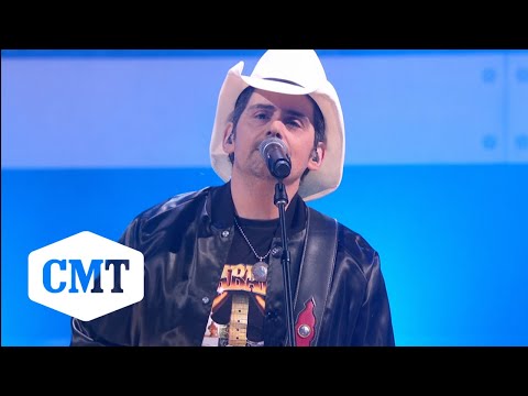 Brad Paisley Performs "Old Alabama" | CMT Giants: Alabama